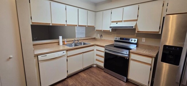 Building Photo - 1020 NE 30th Ave