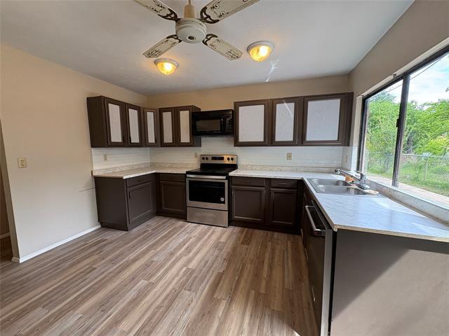 Foto del edificio - 7103 Hardwood Trail
