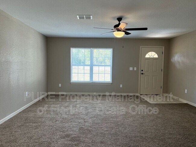 Foto del edificio - 6 Locust Ln Course