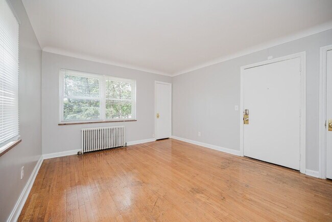 Foto del edificio - 5828 Ridge Ave