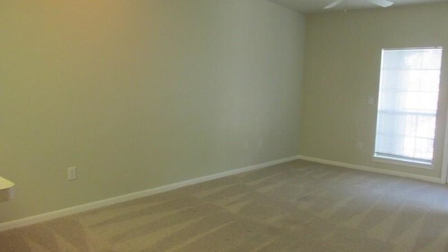 Building Photo - 2815 Kings Crossing Dr