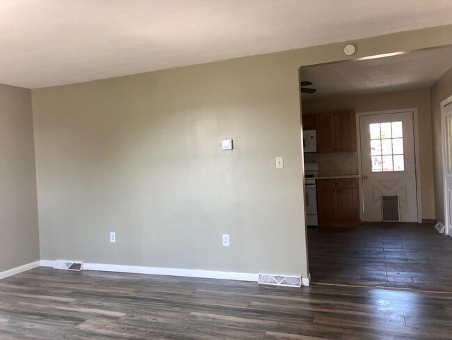 Foto del edificio - 423-425-425 Moss St