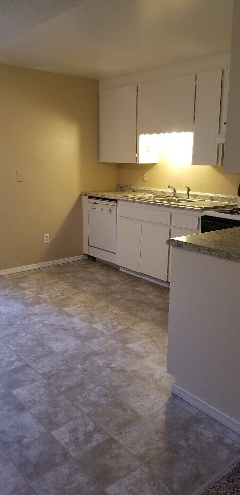 Foto del edificio - Graham Duplex 2 beds/1bath With Garage and...
