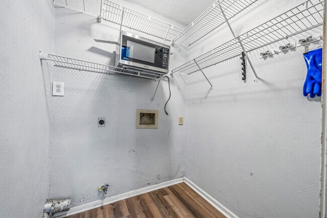 Foto del edificio - 8306 Pine Falls Dr