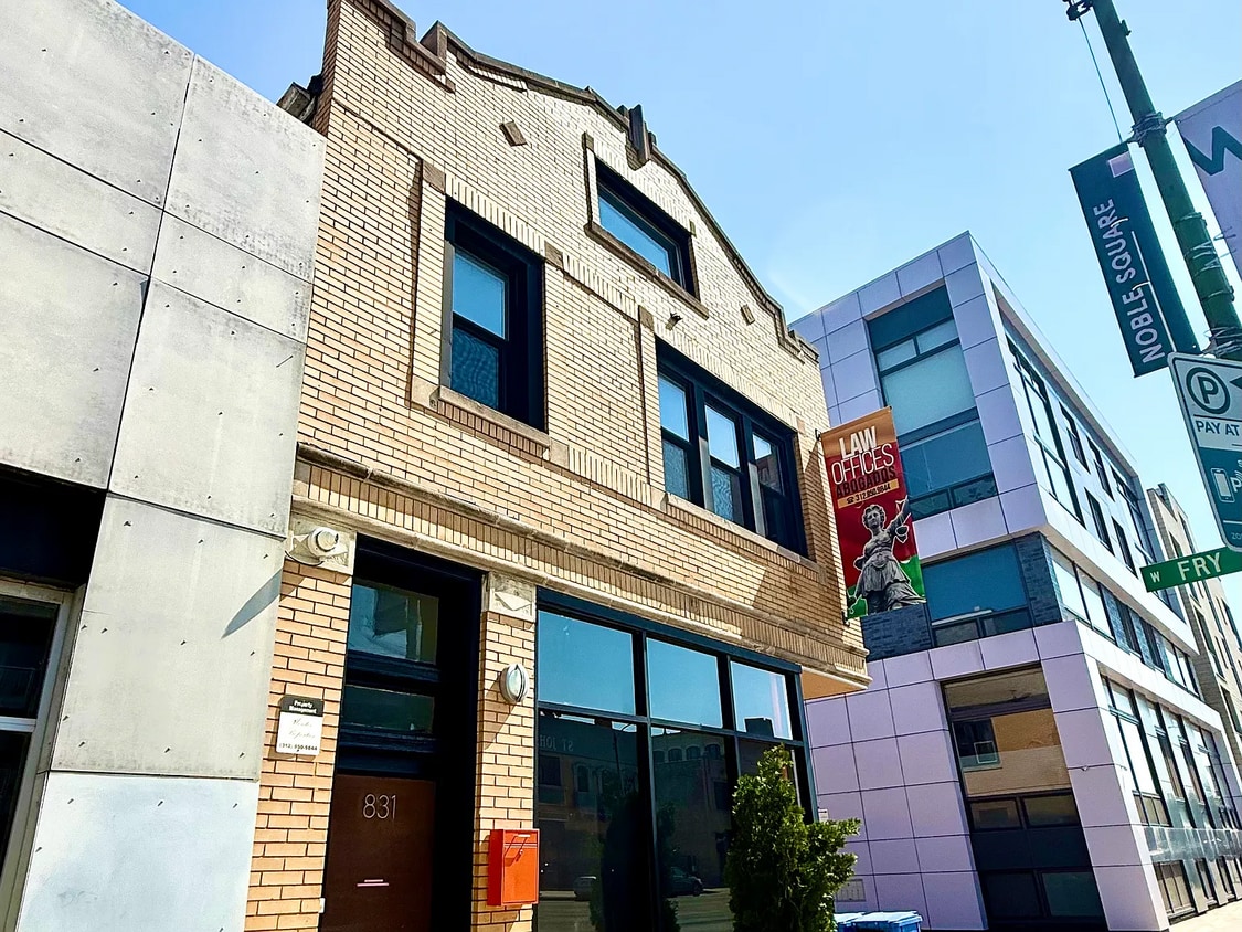 Foto principal - 831 N Ashland Ave