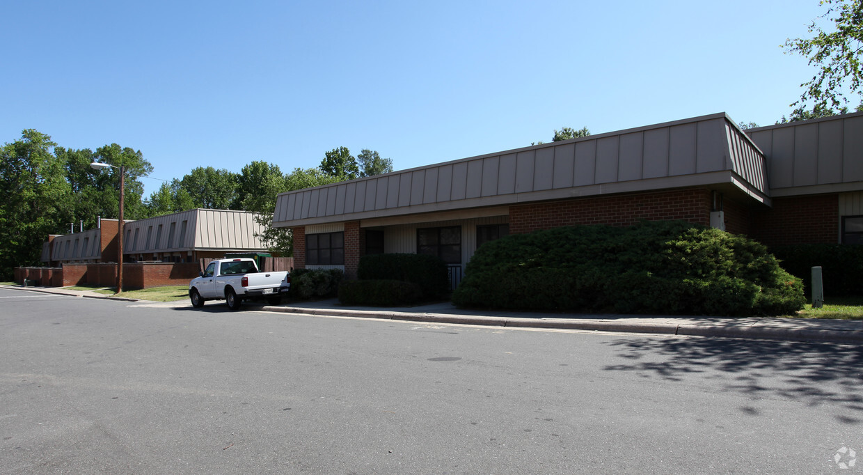 Building Photo - Hoover Road Apartments