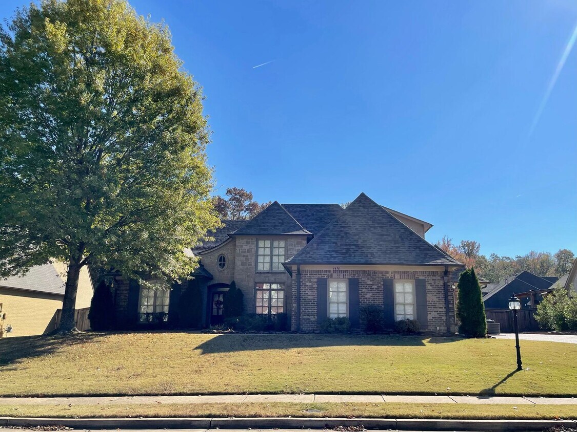 Foto principal - Gorgeous Home with Pool Available Soon LAK...