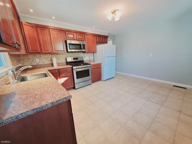 Foto del edificio - 3 br, 1 bath Condo - 37 Beal St Unit 1