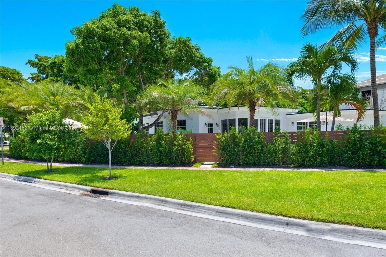 2575 Pine Tree Dr, Miami Beach, FL 33140 House for Rent in Miami Beach, FL