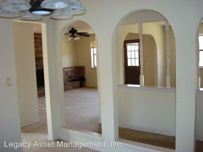 Building Photo - 3 br, 2 bath House - 2144 East Magnolia Drive