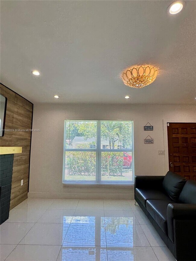 Foto del edificio - 766 NW 45th St