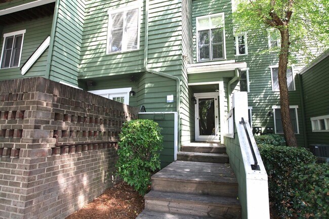 Foto del edificio - COMING SOON:2 bedroom townhome in Uptown Charlotte!