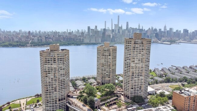 Foto del edificio - 7002 JFK Blvd E