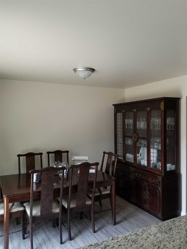 Foto del edificio - 274 Hooker Ave