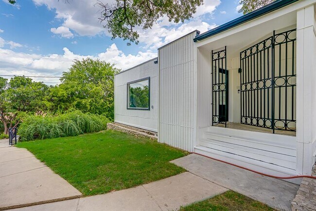 Foto del edificio - 568 W Quill Dr