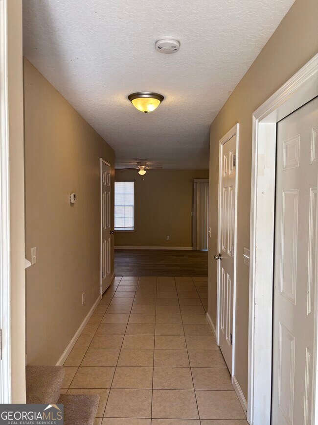 Building Photo - 135 Ashwood Cir
