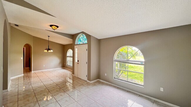 Foto del edificio - Available June 4th! Beautiful 3 bedroom/2 ...