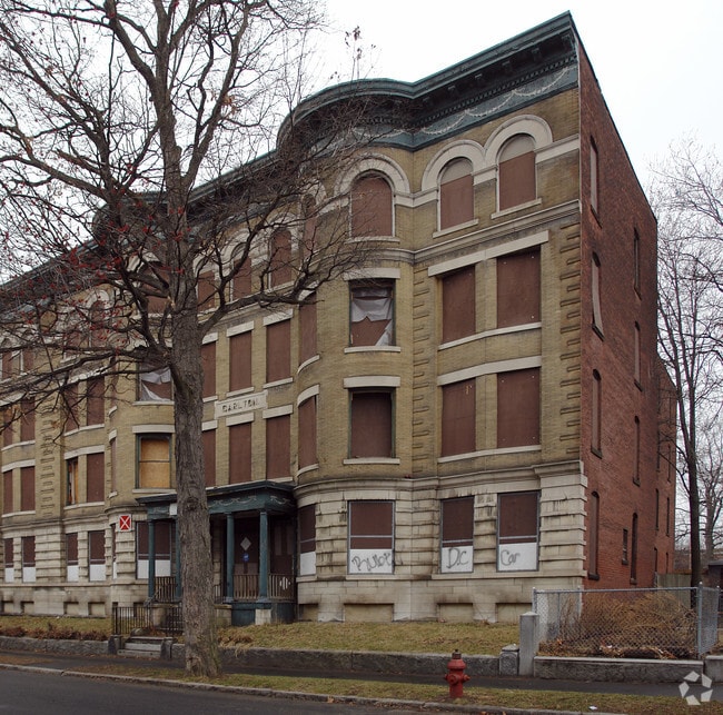 Building Photo - Carlton and Randolf