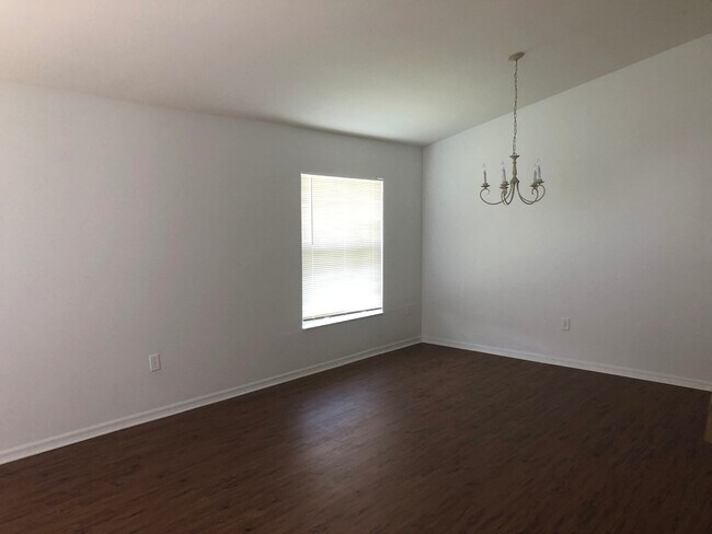 Foto del edificio - 4-Bedroom 2-Bathroom in Haines City