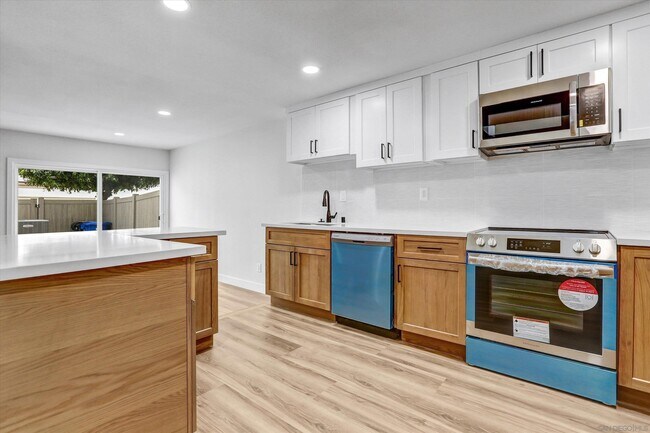 Building Photo - 10520 Larwin Ave