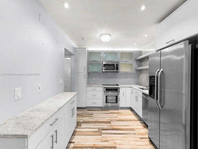 Building Photo - 2301 S Ocean Dr