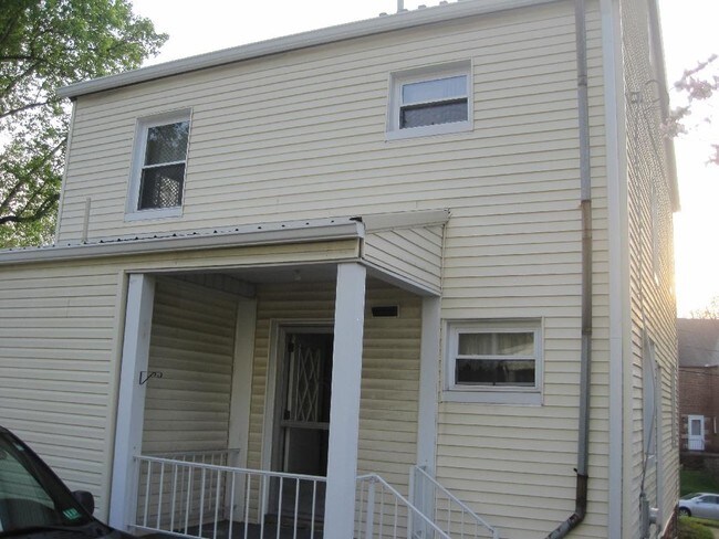 Building Photo - 427 Montrose Dr