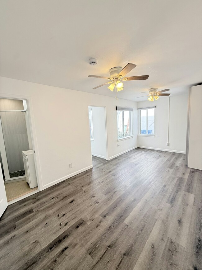 Building Photo - 732 Ventura Pl