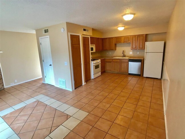 Building Photo - 100 Highland Park Ct