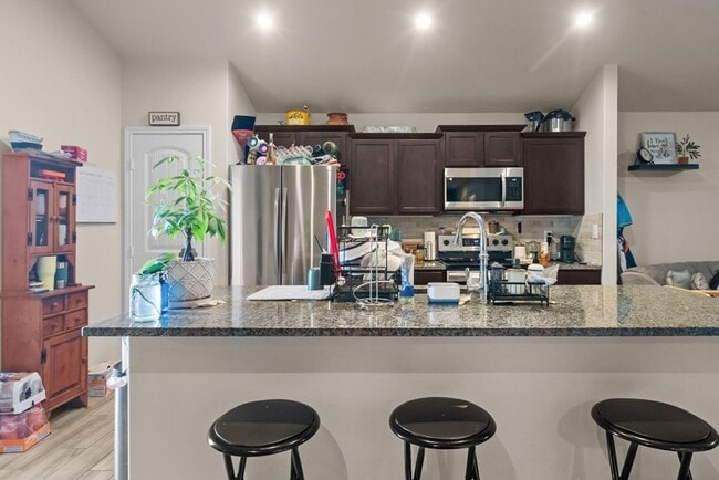 Foto del edificio - 9008 Rice Ave