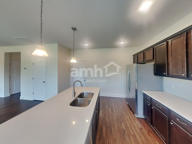 Building Photo - 5212 Valor Dr