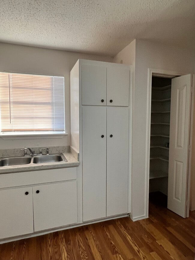 Building Photo - 702 S Arroyo Blvd