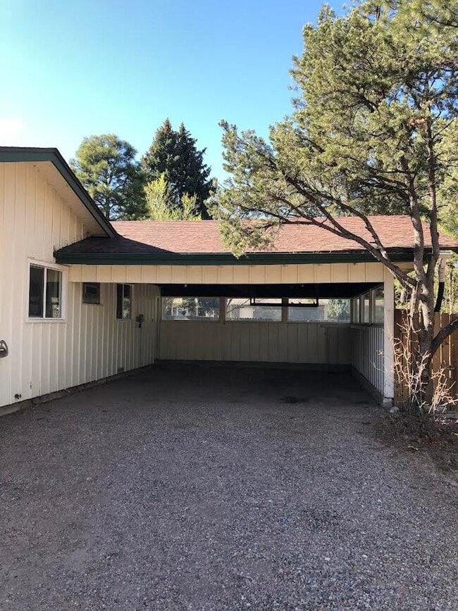 Foto del edificio - Charming 4 Bd, 2 Ba, Ranch Home in D-12 School District, close to Downtown, Trails and Ft. Carson