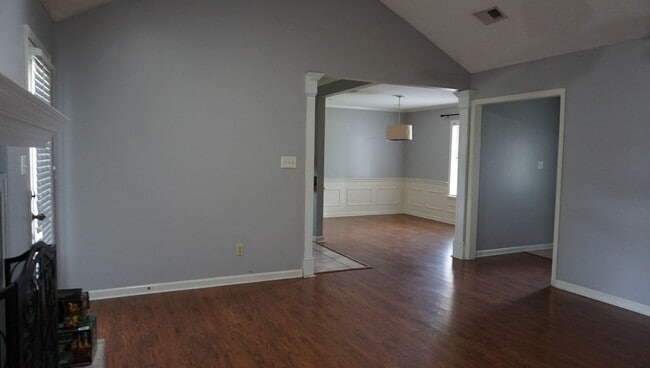 Building Photo - Beautiful home off Studstill in Summerfiel...