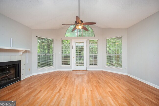 Foto del edificio - 915 Wentworth Ct