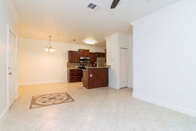 Foto del edificio - Remodeled and Upgraded -2nd Floor - 1 Bed 1 Bath Condo For Lease