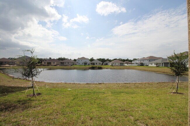 Building Photo - Newer 4/3 Home at The Oaks in Moss Park wi...