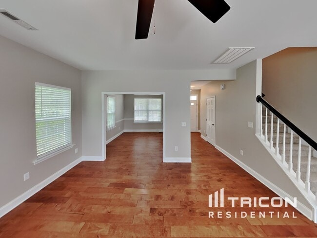 Foto del edificio - 135 Claystone Dr