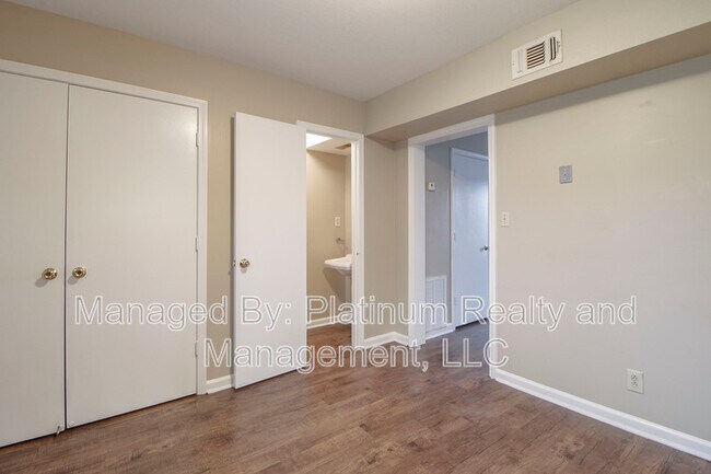 Foto del edificio - 371 Peabody Dr