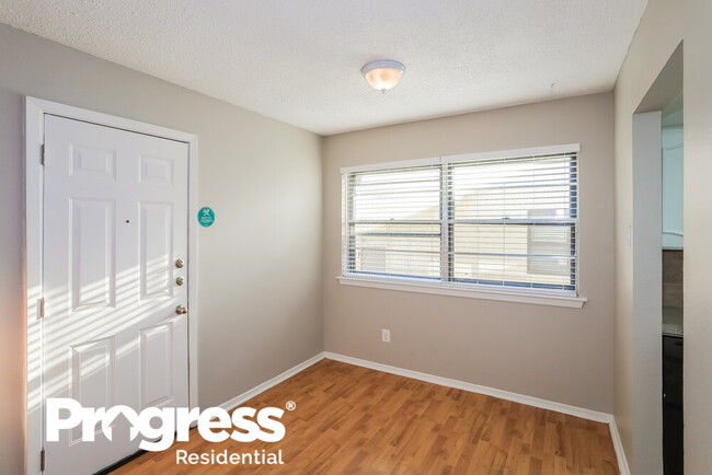 Building Photo - 2614 Chevy Chase Dr