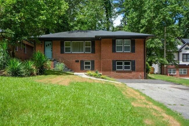 Building Photo - 2267 Delowe Dr