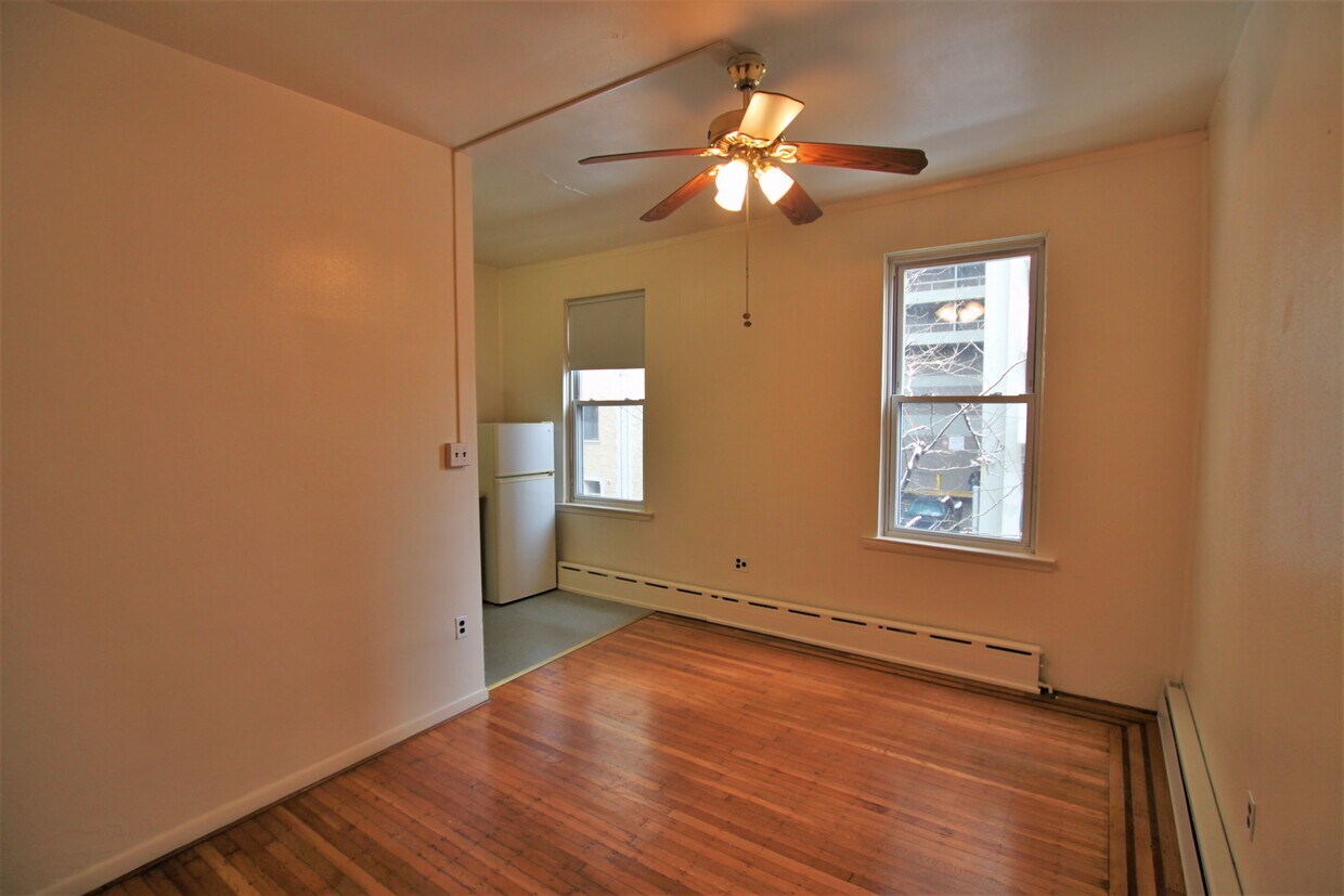 Foto principal - 1951 Locust St