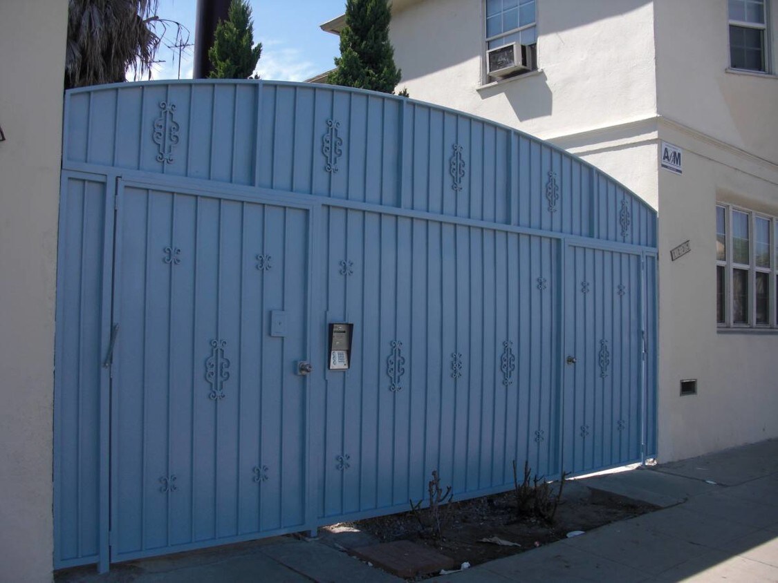 Primary Photo - 1239 S La Cienega Blvd