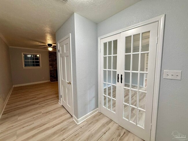 Building Photo - 9681 Pine Cone Dr