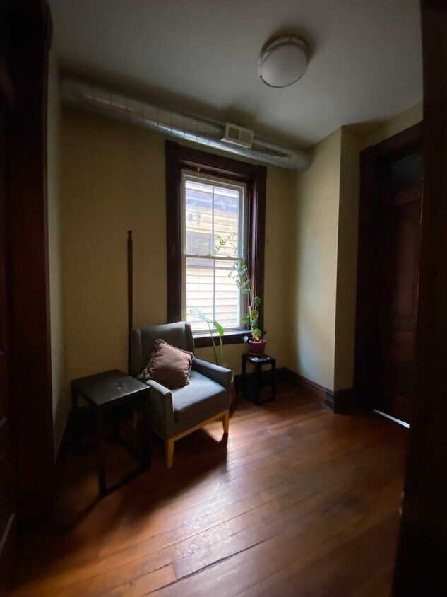 Primary Photo - 3223 Vine St