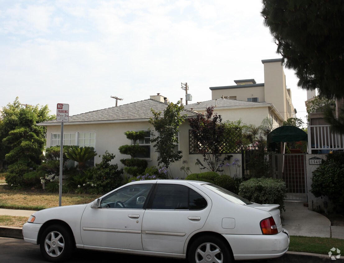 Building Photo - 1532 Armacost Ave