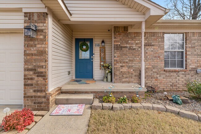 Building Photo - Fully furnished Sherwood Oasis