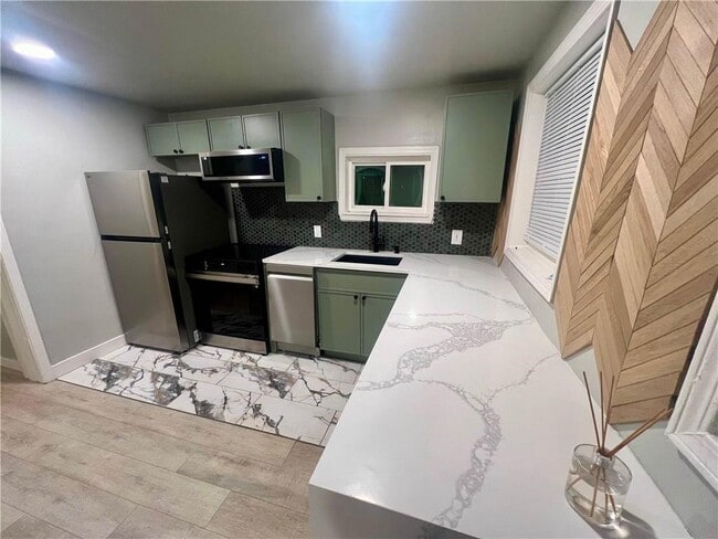 Building Photo - 926 Moreland Ave SE