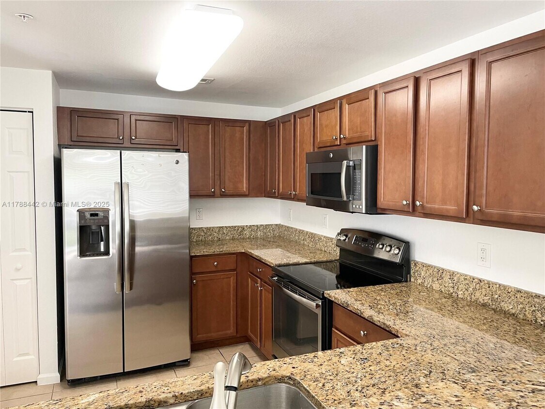 Foto principal - 8850 NW 97th Ave