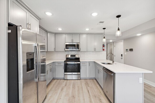 Building Photo - 2408 N Mascher St