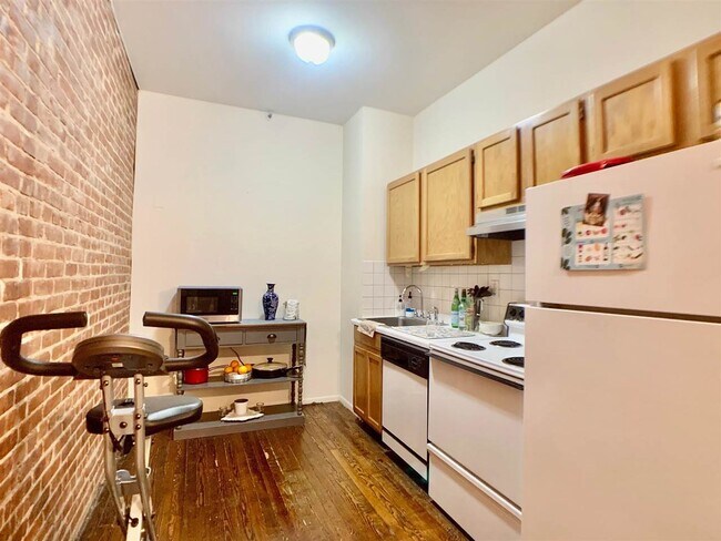 Foto del edificio - 308 Madison St